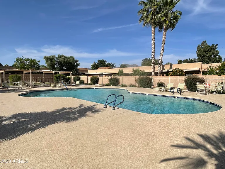 9040 E Winchcomb Dr — Photo 3