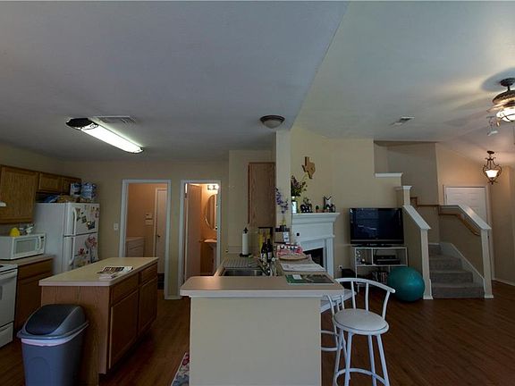 5th image of 2805 Newport Ave