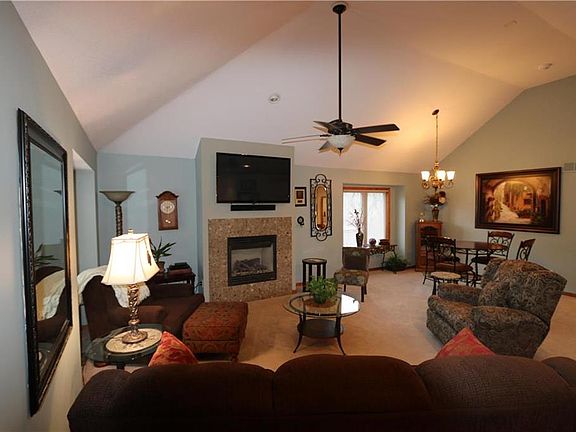 3rd image of 105 N Heatherton Ct