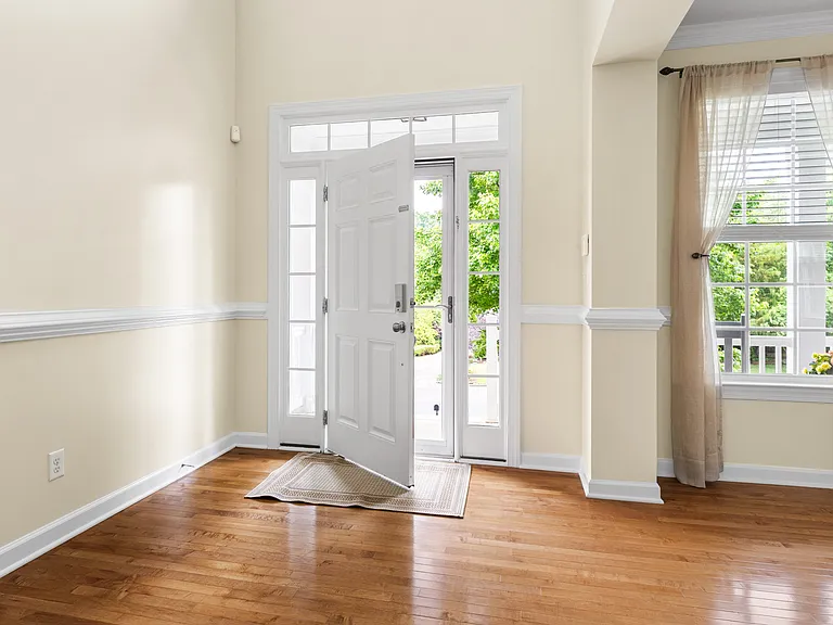 511 E Hatterleigh Ave — Photo 2