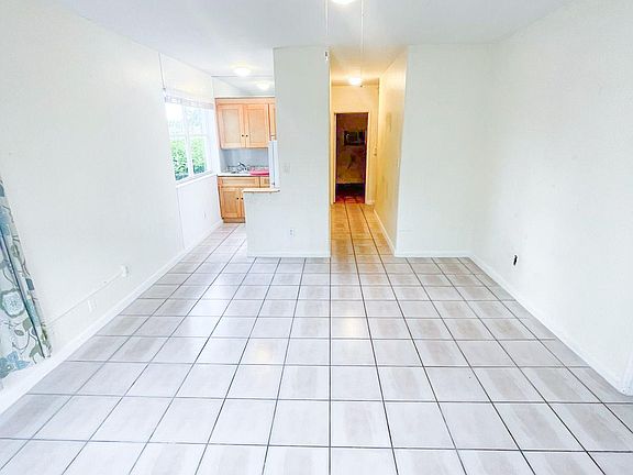 2nd image of 3019 Harbor Dr APT 1