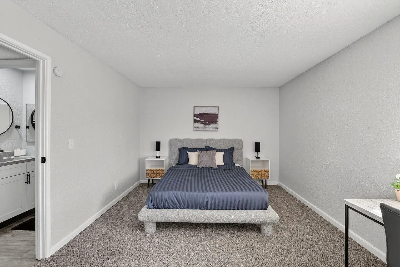 2 bed, 1.0 bath, 9913 sqft, $2,310 — Photo 4