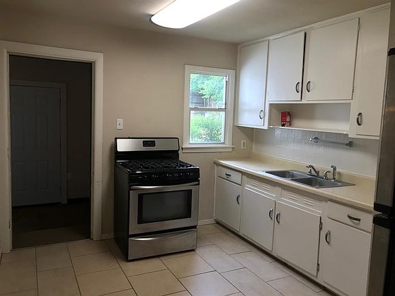 5th image of 4901 Royal Dr