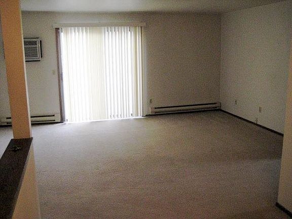 2nd image of 1316 Meadowcreek Dr APT 1