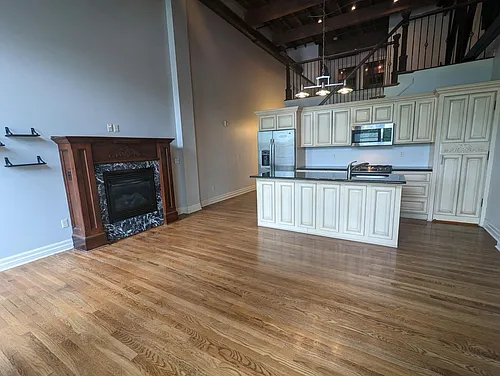 1715 Summit St #204 Photo 1