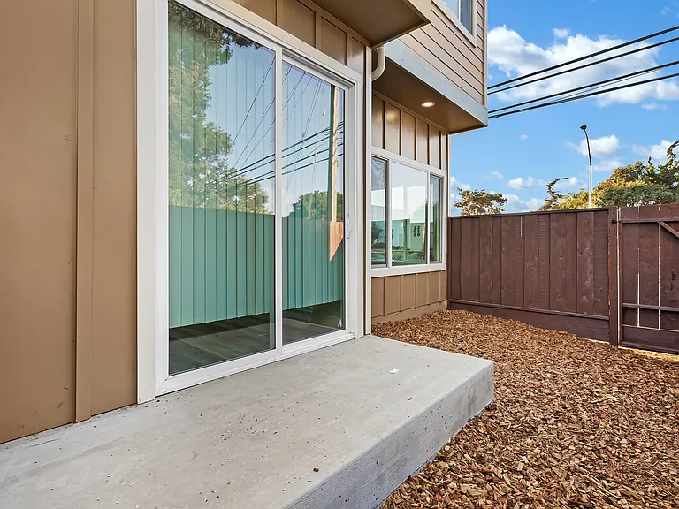 42 Kamilah Deyn Cir — Photo 23