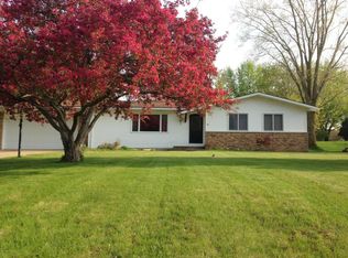 17886 Mohawk Dr, Spring Lake, MI 49456