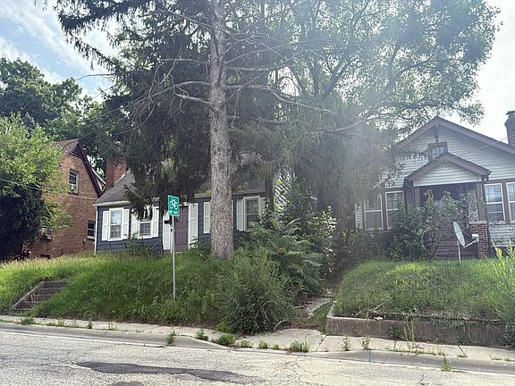 2nd image of 222 S Rockford Ave