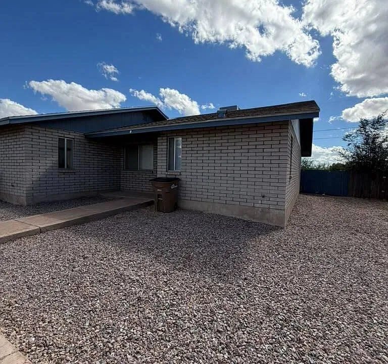 2125 E Hohokam Dr #A