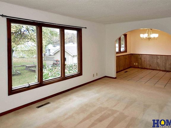 2nd image of 6001 Skylark Ln