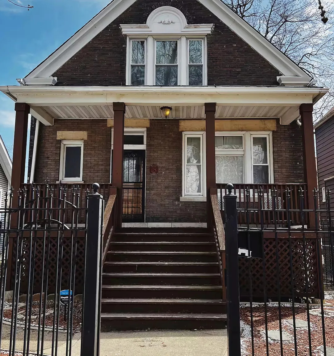 4 bed, 1.5 bath, 2373 sqft, $2,700 — Photo 1