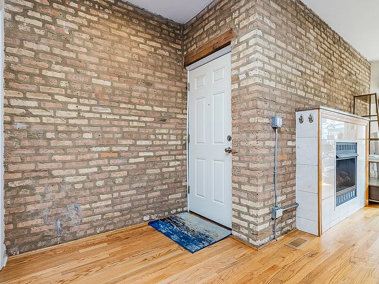 3750 N Wilton Ave #2 — Photo 2