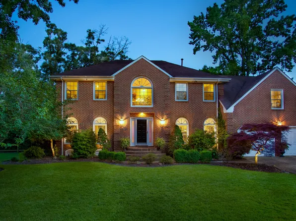 1909 Grey Friars Chase, Virginia Beach, VA 23456