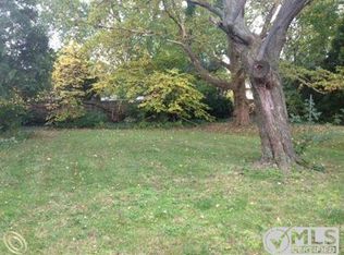 28736 Blackstone Dr, Lathrup Village, MI 48076