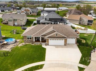 630 Lincoln Ct, Center Point, IA 52213