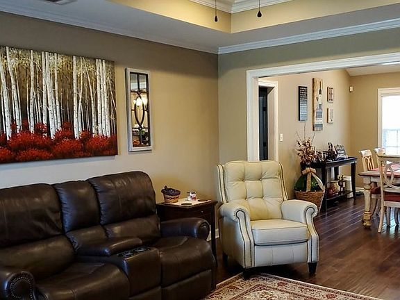 2nd image of 913 Sugarberry Dr