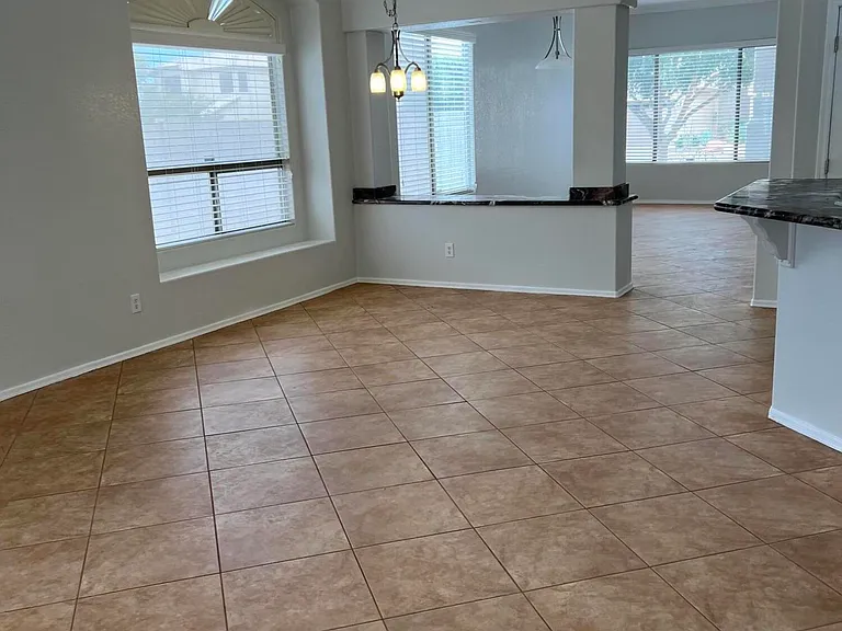 407 W Helena Dr — Photo 5