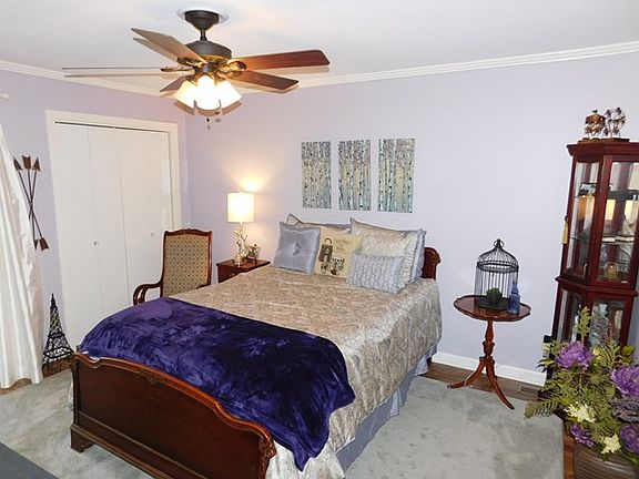 3rd image of 124 Deer Wood Ln