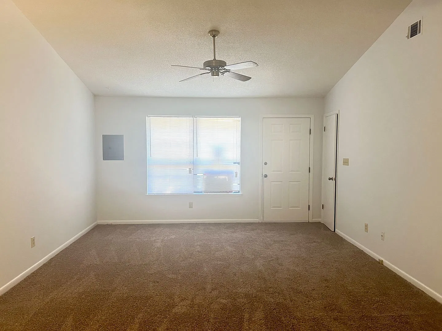 Remodeled Condo Near RAFB — Photo 3