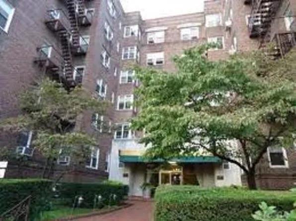 106-15 Queens Boulevard image 1 of 11