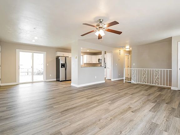 4th image of 7502 W Whitton Ave