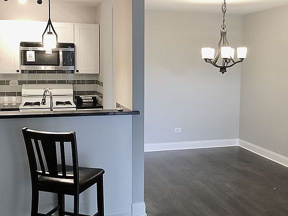 Kitchen Bar/Eating Area