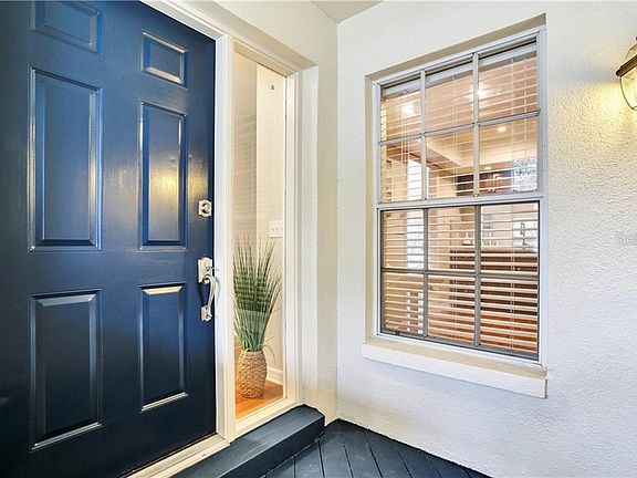 4th image of 5203 Bayshore Blvd APT 13