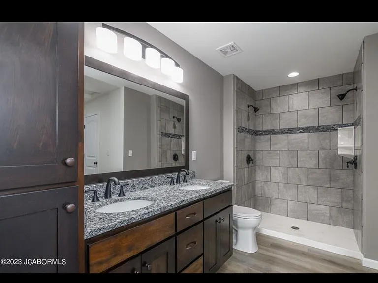 5706 Summerfield Ct — Photo 9