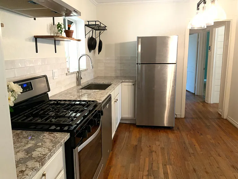 431 Irvington Dr — Photo 19