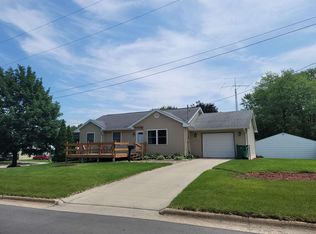 402 6th Ave SE, Independence, IA 50644