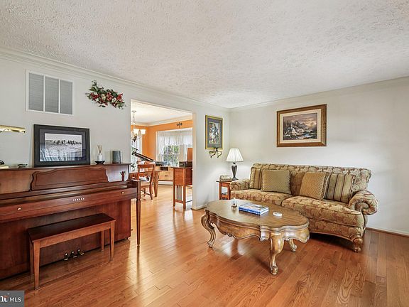 3rd image of 1403 Bassett Ct