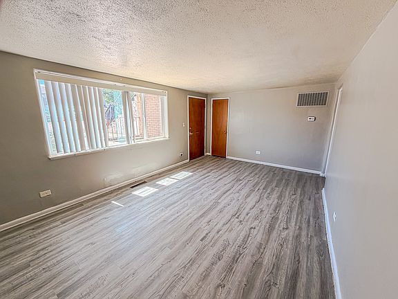 2nd image of 1915 Hugur Ave