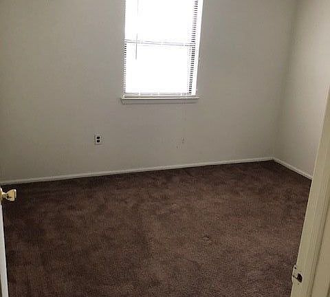 4th image of 32A Bradley Ct #63