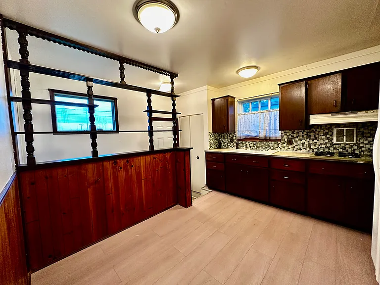 1585 Berkshire St — Photo 13