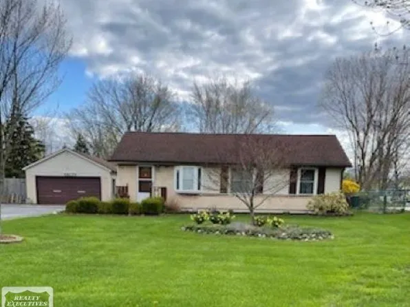 48174 Pheasant Dr, New Baltimore, MI 48047