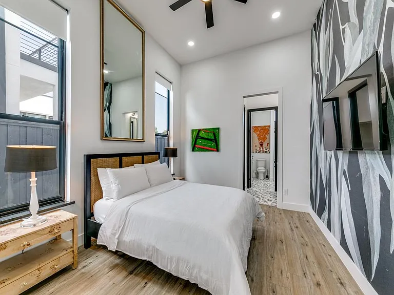 4434 Bonham St — Photo 37