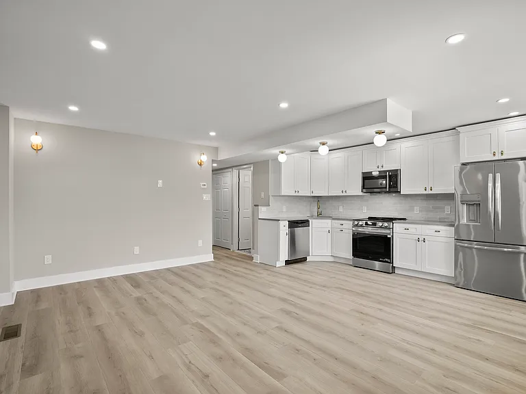 1630 Benson St #1 — Photo 3