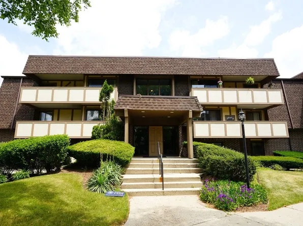 433 Cavalier Ct APT 202, West Dundee, IL 60118