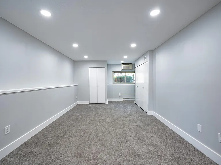 Whitewood Pond Apartments — Photo 10