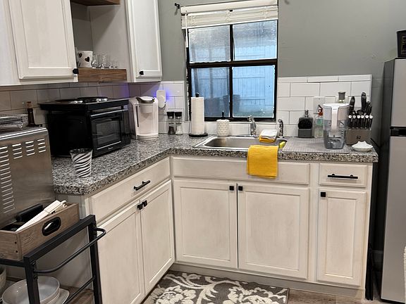 5th image of 437 W Olive Ave