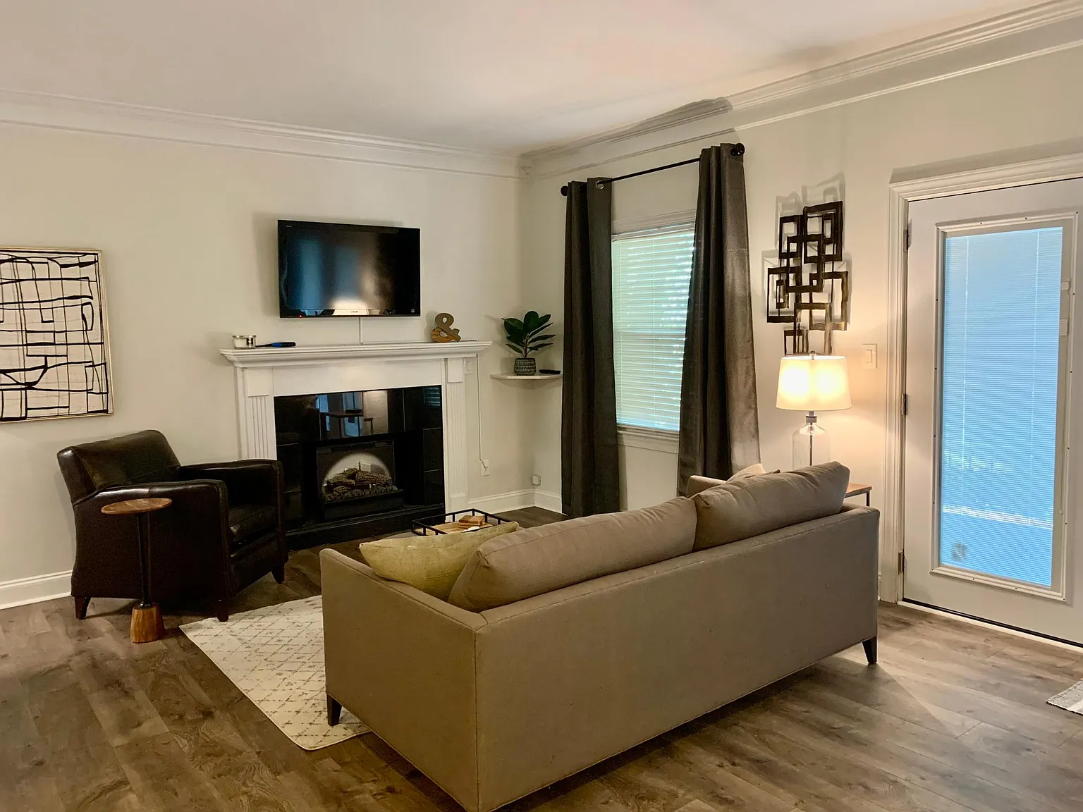 2 bed, 1063 sqft, $2,995 — Photo 3