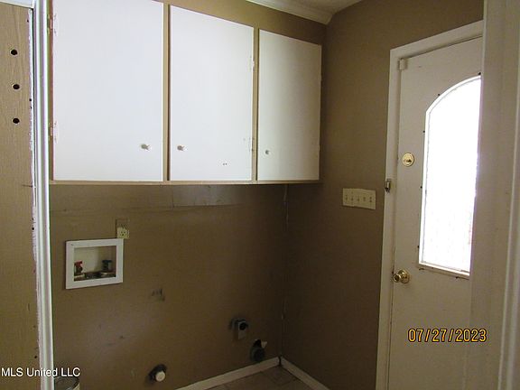 4th image of 3051 Fleetwood Dr