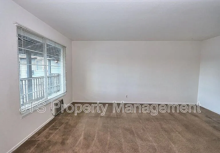 4439 V St #5 — Photo 27