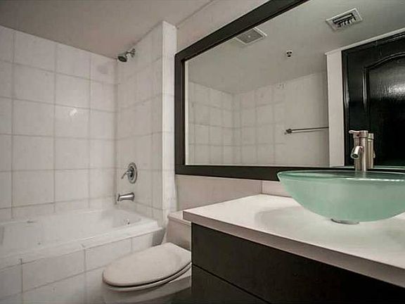 3rd image of 1900 Sunset Harbour Dr #1405