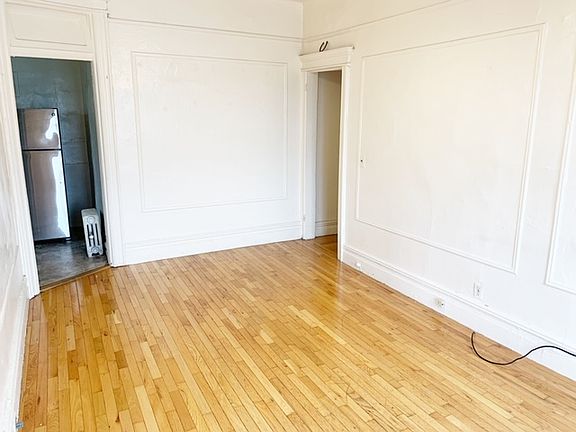 4th image of 110 Empire Blvd APT 18