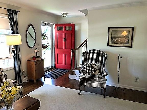 3rd image of 377 Beaumont Dr