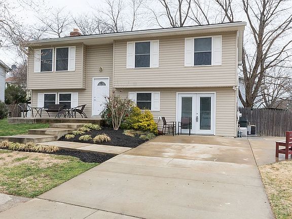 2nd image of 1046 Christmas Ln