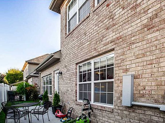 3rd image of 1029 Horton Pl