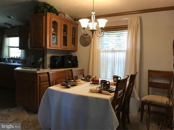 5th image of 9 Lakeview Dr