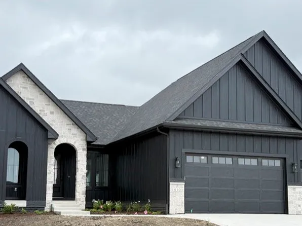 18109 Tanglewood Dr, Clive, IA 50325